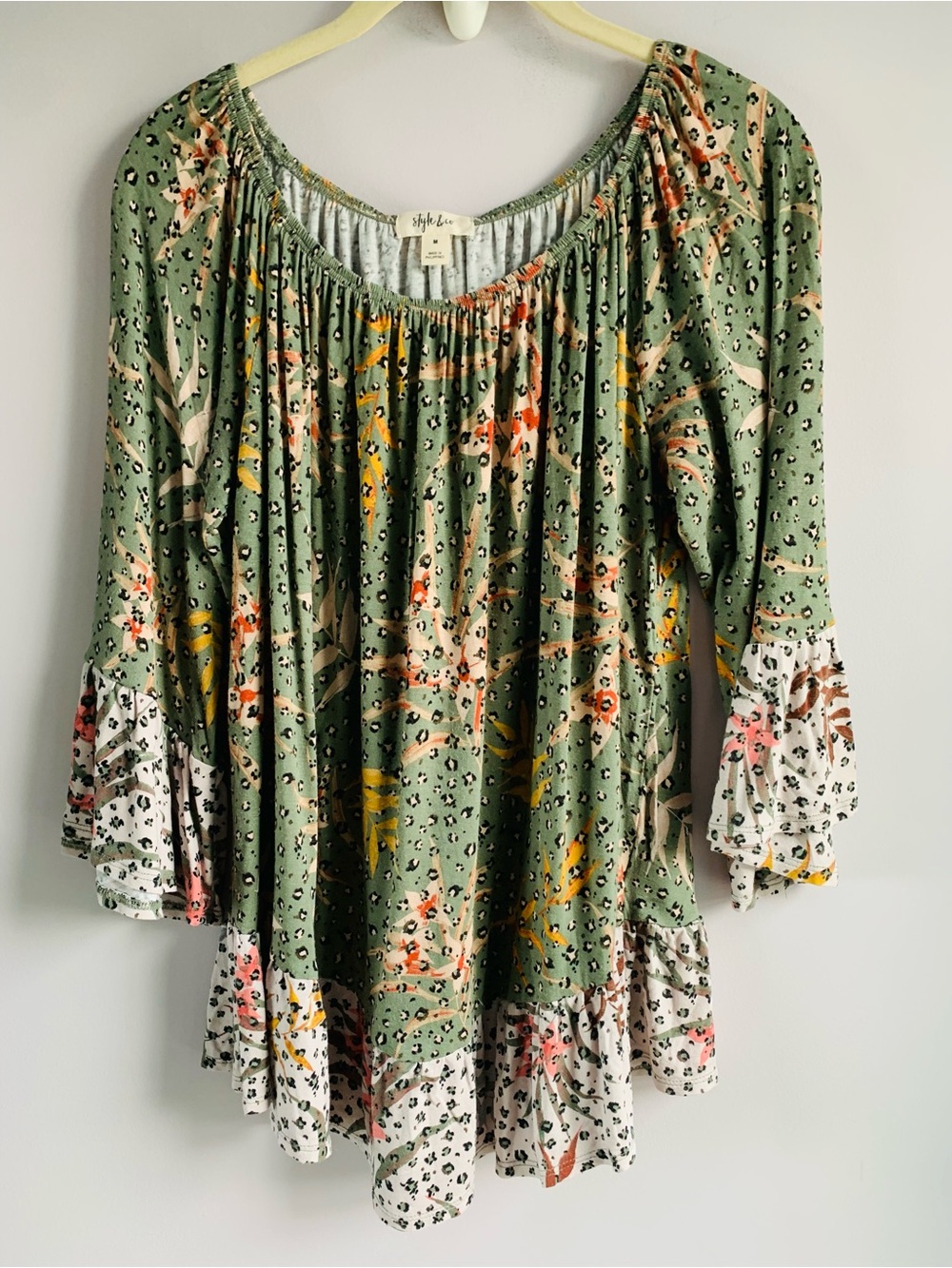 Style & Co Top Green Cream Tropical Floral Off the Shoulder Flowy EUC Medium